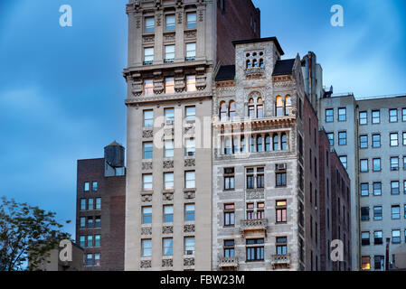 Bank of The Metropolis Gebäude und Decker Gebäude mit seiner komplizierten Terrakotta-Fassade, Union Square, Manhattan, New York City Stockfoto