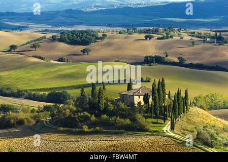 Gepflügten Felder in die malerische Landschaft Italiens. Toskana-Landschaft. Stockfoto