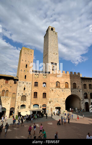 Palazzo del Podestà, Piazza del Duomo, San Gimignano, Toskana, Italien Stockfoto