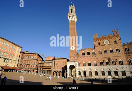 Italien, Toskana, Siena, Piazza del Campo, Palazzo Pubblico Stockfoto