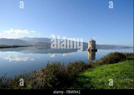 Italien, Toskana, Argentario, Orbetello, Lagune, alte Windmühle Stockfoto