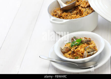 sardische Pasta mit Muscheln, italienische Küche, Fregola Con Vongole, Fregola Con arselle Stockfoto