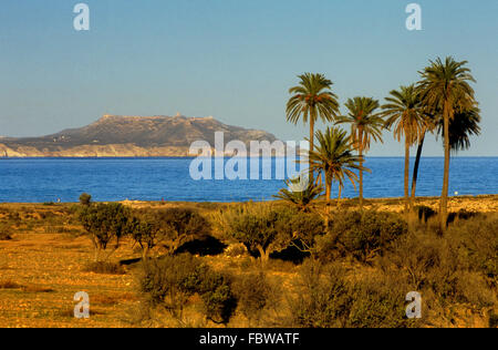 "El Playazo´. Im Hintergrund "Mesa de Roldan´. Cabo de Gata-Nijar Natural Park. Biosphären-Reservat, Provinz Almeria, Andalusien, Sp Stockfoto