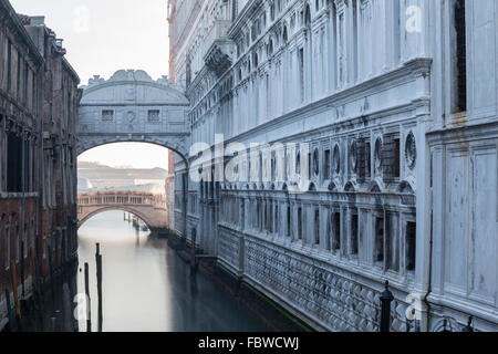 Die Seufzerbrücke in Venedig, Italien Stockfoto