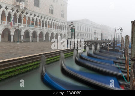 Dogen Palast und Gondeln, Venedig, Italien Stockfoto