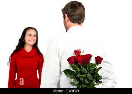 Mann, der Strauß Rosen mit Freundin Stockfoto