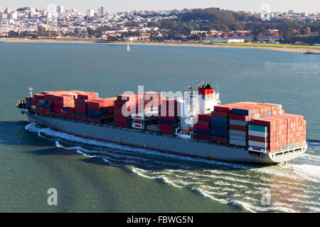 Container-Schiff in der Bucht von San Francisco Stockfoto