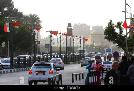 Cario, Ägypten. 19. Januar 2016. Chinesischen und ägyptischen Nationalflaggen sind entlang der Straßen in Kairo, die Hauptstadt von Ägypten, 19. Januar 2016 gesehen. © Ahmed Gomaa/Xinhua/Alamy Live-Nachrichten Stockfoto