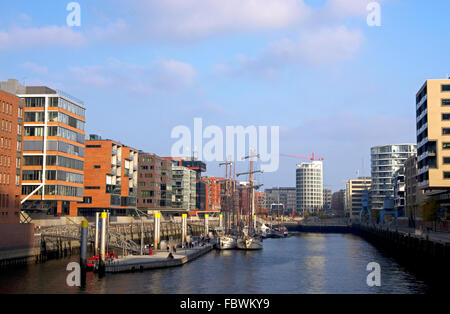 Schiffe und Boote in Hamburg HafenCity Stockfoto