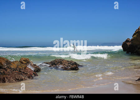 Surfer am Strand in South africa Stockfoto