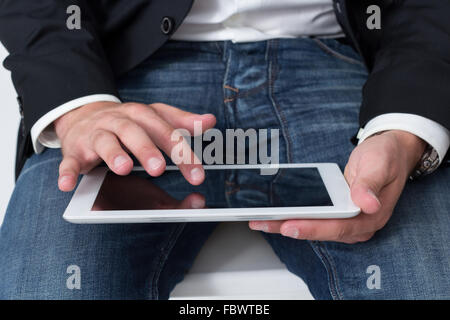 Mann auf einem TabletPC arbeiten Stockfoto