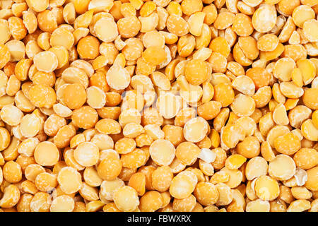 Essen-Hintergrund - rohe Gelbe Erbsen Stockfoto