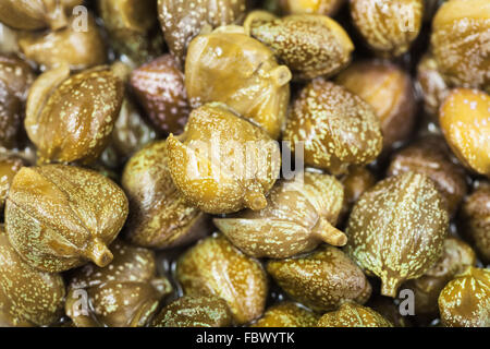 Essen-Hintergrund - Haufen grün eingelegte Kapern Stockfoto