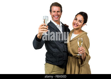 Porträt des Dmiling paar Weingläser holding Stockfoto