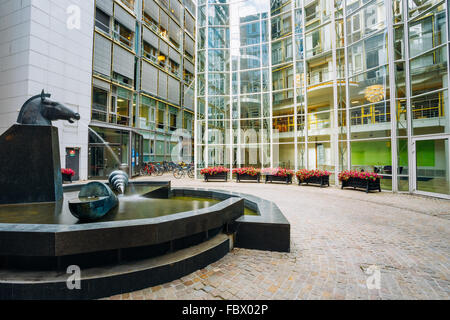 Skandinavische Architektur. Äußere Gebäude in Aker Brygge ist ein beliebtes Gebiet für Einkaufen, Unterhaltung in Oslo, Norwegen Stockfoto