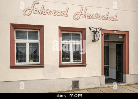 Fahrradladen in der Altstadt Freiberg Stockfoto