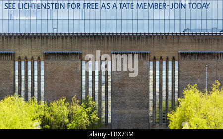 London - vor der Tate Modern Gallery Stockfoto