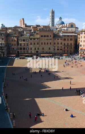 Blick hinunter auf die Piazza del Campo in Siena, Toskana, Italien Stockfoto