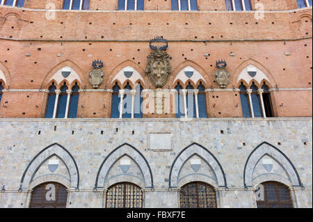 Palazzo Pubblico auf der Piazza del Campo in Siena, Toskana, Italien Stockfoto