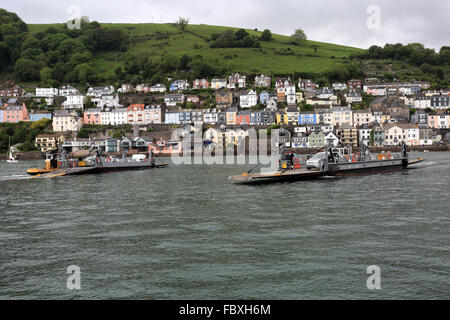 Senken Sie Auto Fähre, River Dart Kingswear Dorf, Grafschaft Devon, England, UK Stockfoto