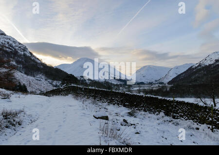 Ein Spaziergang vom Brüder Wasser Inn zum Ort lag oberhalb Ullswater in The Lake District National Park, England Stockfoto