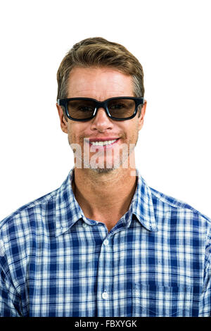 Porträt von gut aussehender Mann mit Sonnenbrille Stockfoto