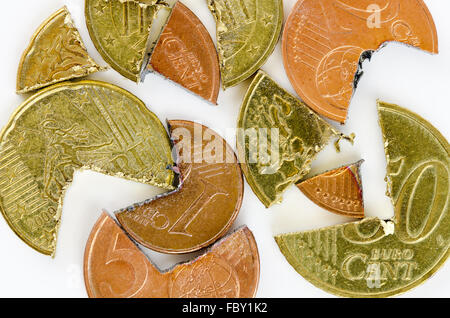 Euro-Cent-Münzen in zwei Stücke geschnitten Stockfoto