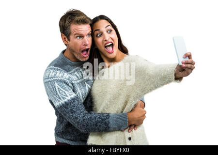 Paar so dass Gesicht während der Einnahme von Selfie auf Handy Stockfoto