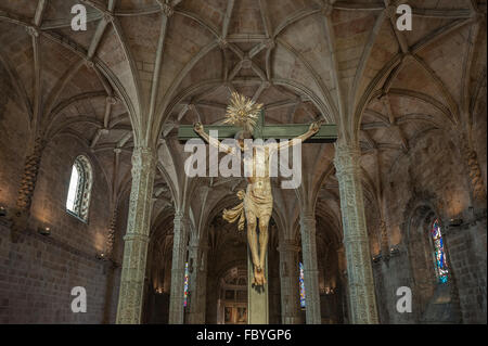 Der gekreuzigte Christus Skulptur im Hieronymus-Kloster, Lissabon, Portugal Stockfoto