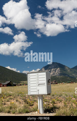 USPS Metallbriefkästen für Landhäuser Colorado Stockfoto