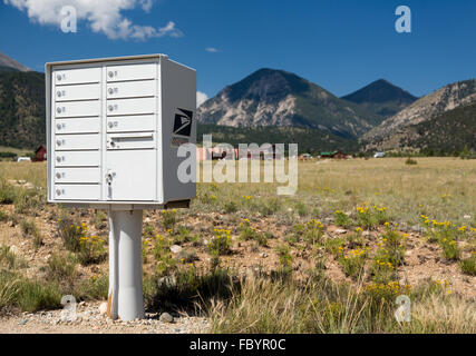 USPS Metallbriefkästen für Landhäuser Colorado Stockfoto