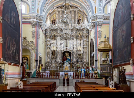 Alter und Innere des Templo del Ex-Hospital de San Juan de Dios, ein 17. Jahrhundert römisch-katholische Kirche im mexikanischen Puebla. Stockfoto