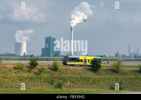 Zug der Burgenlandbahn in Sachsen-Anhalt Stockfoto