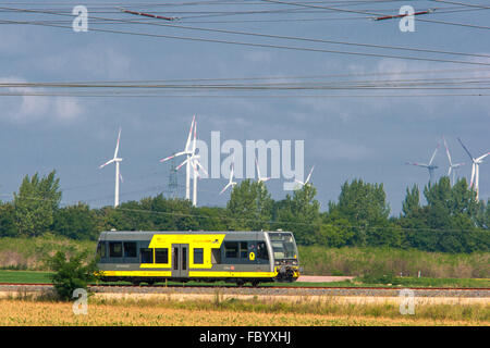 Zug der Burgenlandbahn in Sachsen-Anhalt Stockfoto