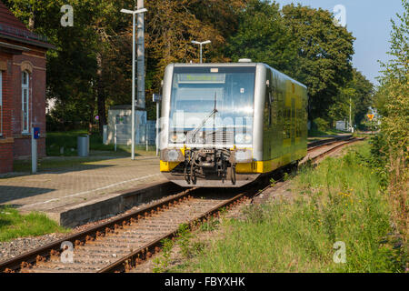 Zug der Burgenlandbahn in Sachsen-Anhalt Stockfoto