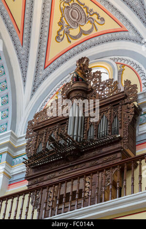 Orgel der Templo del Ex-Hospital de San Juan de Dios, ein 17. Jahrhundert römisch-katholische Kirche im mexikanischen Puebla. Stockfoto