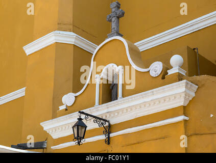 Außenseite des Templo del Ex-Hospital de San Juan de Dios, ein 17. Jahrhundert römisch-katholische Kirche im mexikanischen Puebla. Stockfoto