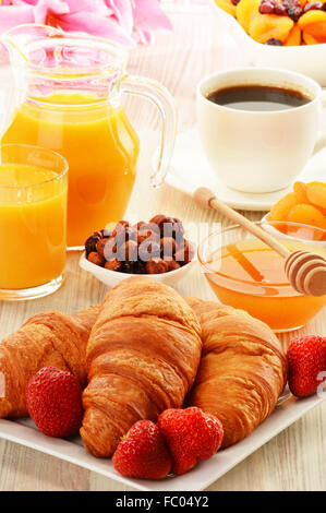 Frühstück mit croissants Stockfoto