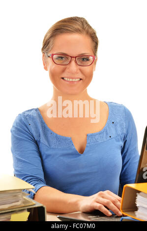 Junge Frau am Schreibtisch isoliert auf weißem Hintergrund Stockfoto
