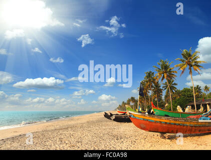 alten Fischerbooten am Strand in Indien Stockfoto