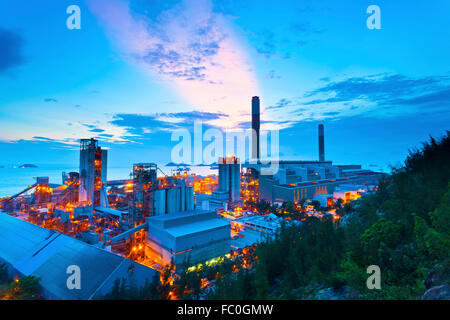 Kraftwerk bei Sonnenuntergang in Hong Kong Stockfoto