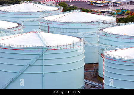 Gas-Lagertank in Industrieanlage Stockfoto