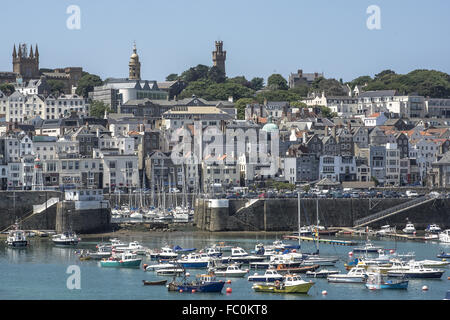 Castle Cornet - Blick auf St. Peter Port Stockfoto