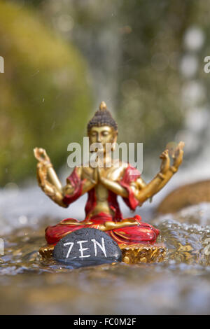 Buddha-Statue mit dem Wort "ZEN" Stockfoto