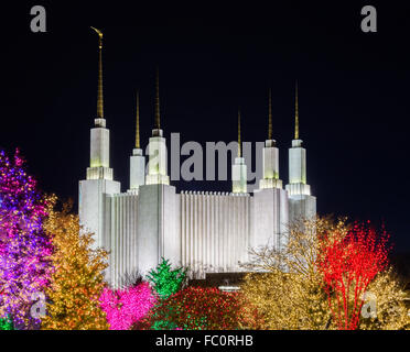 Mormonen Tempel in Washington DC mit Weihnachtslichter Stockfoto