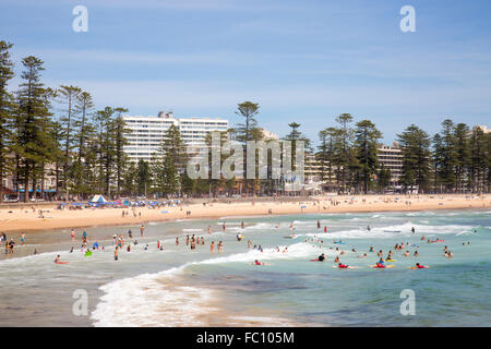 Blick nach Norden am Manly Beach in Sydney/Australien auf ein Sommer Tag, New-South.Wales, Australien Stockfoto