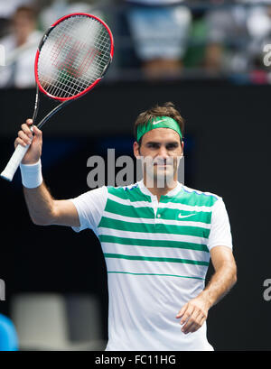 Melbourne, Australien. 20. Januar 2016. Roger Federer der Schweiz feiert nach dem Sieg des Zweitrunden-Spiels der Herren Einzel der Australian Open Tennis Championships gegen Alexandr Dolgopolov der Ukraine im Melbourne Park in Melbourne, Australien, 20. Januar 2016. Federer gewann 3: 0. Bildnachweis: Bai Xue/Xinhua/Alamy Live-Nachrichten Stockfoto