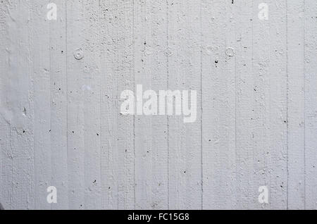 Frisch gestrichene weiße Betonwand mit textfreiraum für Hintergründe oder Muster Stockfoto