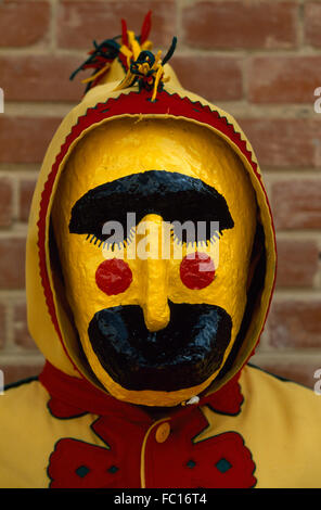 Die maskierten el Colaco, der Teufel verkörpern, während der Fiesta del Colacho in Castrillo de Murcia, Provinz Burgos, Spanien. Stockfoto