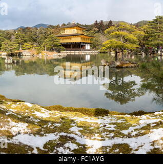 Kinkakuji Tempel Schnee Stockfoto